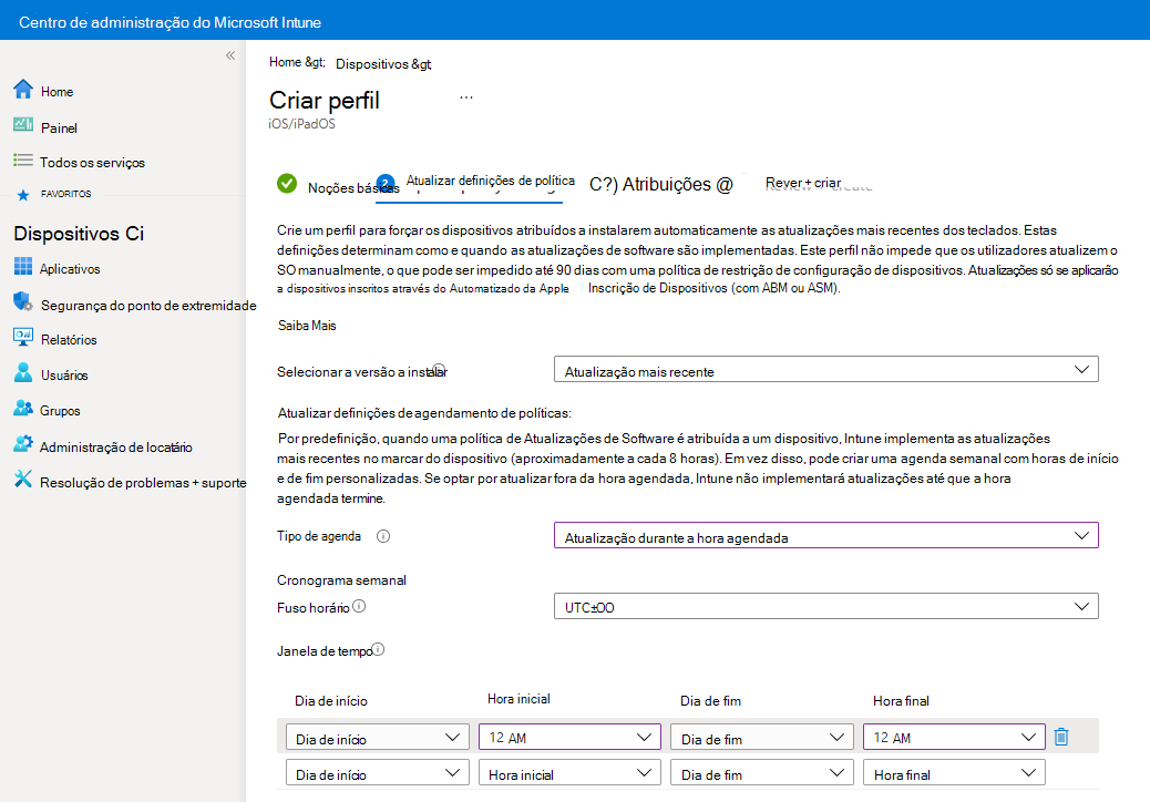 Captura de ecrã que mostra a seleção para instalar uma atualização durante a hora agendada numa política de atualização no Microsoft Intune.