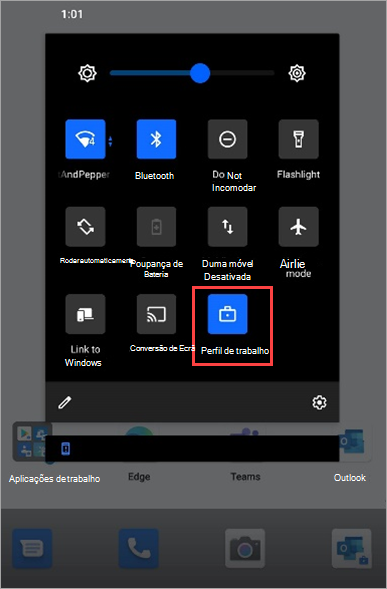 Captura de tela do ícone de perfil de trabalho ativado nas configurações rápidas do Surface Duo.