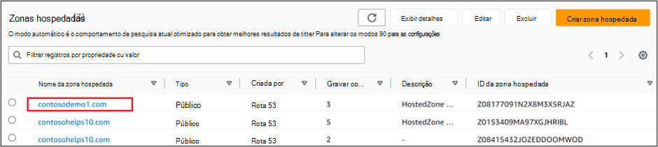 Captura de tela das zonas hospedadas em que você seleciona o nome de domínio para o registro TXT de verificação de domínio.