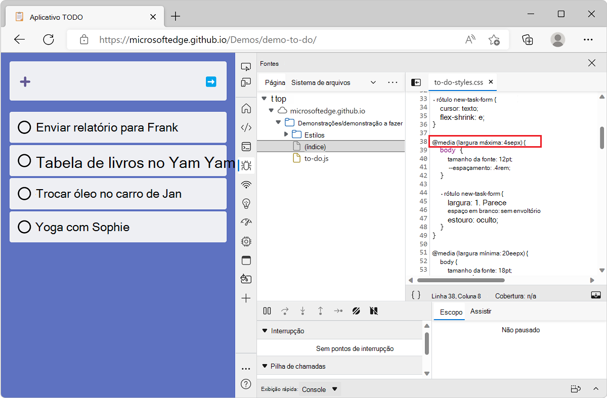Microsoft Edge, com o aplicativo de demonstração de lista TODO e DevTools, mostrando a ferramenta Fontes, com o arquivo que contém uma consulta de mídia aberta, na linha direita