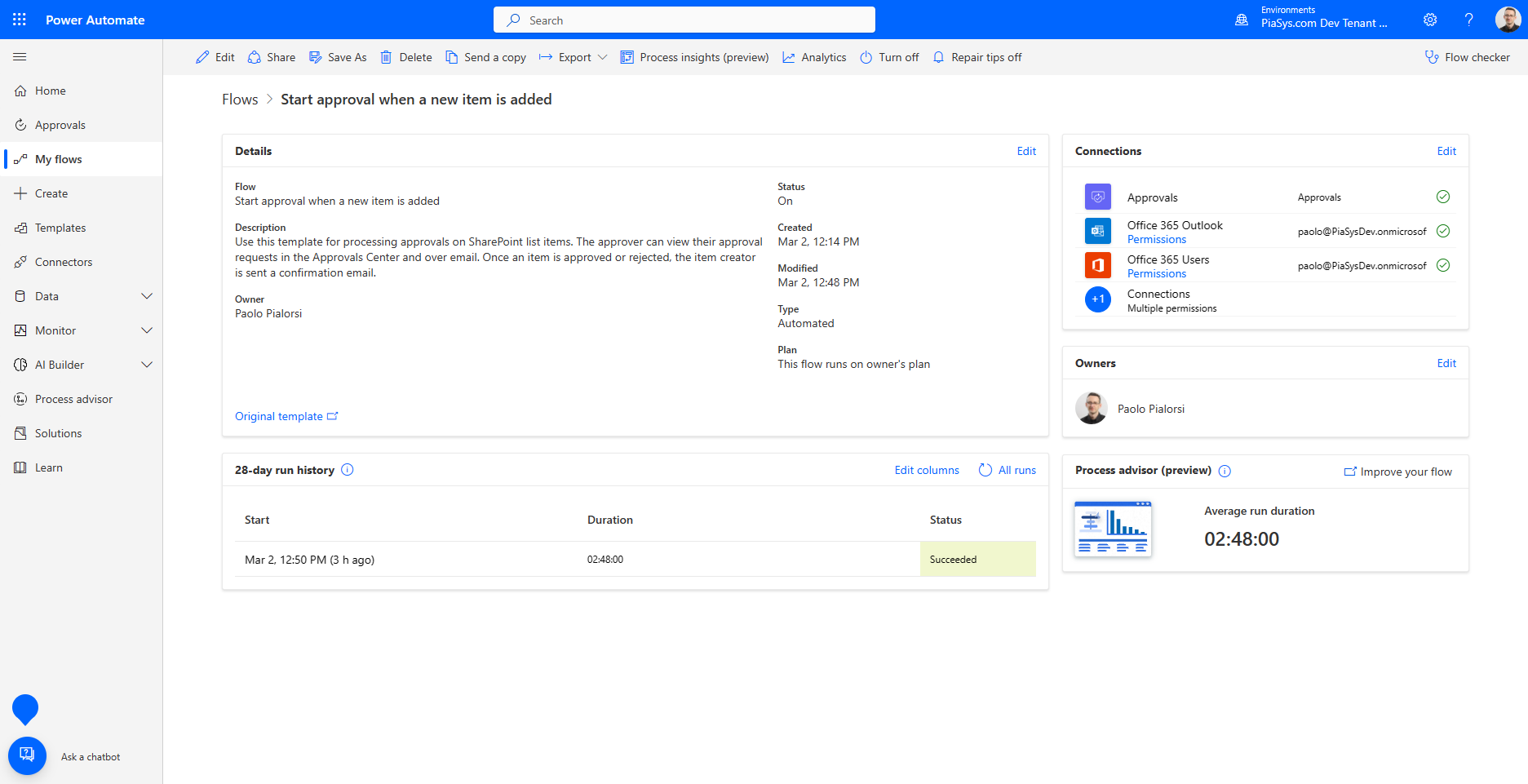 O dashboard de um único fluxo no portal do Power Automate. Há informações gerais sobre o fluxo, as conexões do fluxo e o histórico de execuções dos últimos 28 dias.