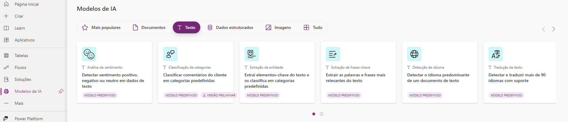 Captura de tela do Power Apps Studio, exibindo o bloco do modelo Classificação de Categoria e o menu de navegação do AI Builder.