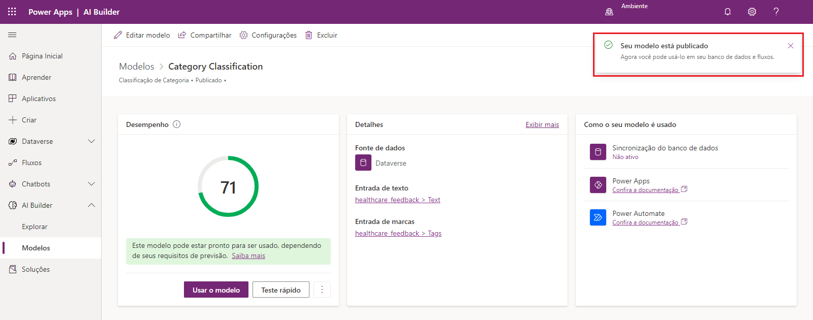 Captura de tela do modelo de Classificação de Categoria no Power Apps Studio com o indicador de desempenho e realce na mensagem de notificação indicando que o modelo foi publicado.