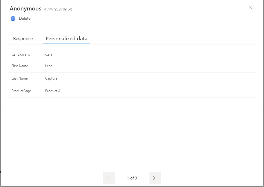 A guia Dados personalizados mostra as seguintes variáveis da pesquisa: Nome, Sobrenome e ProductPage.