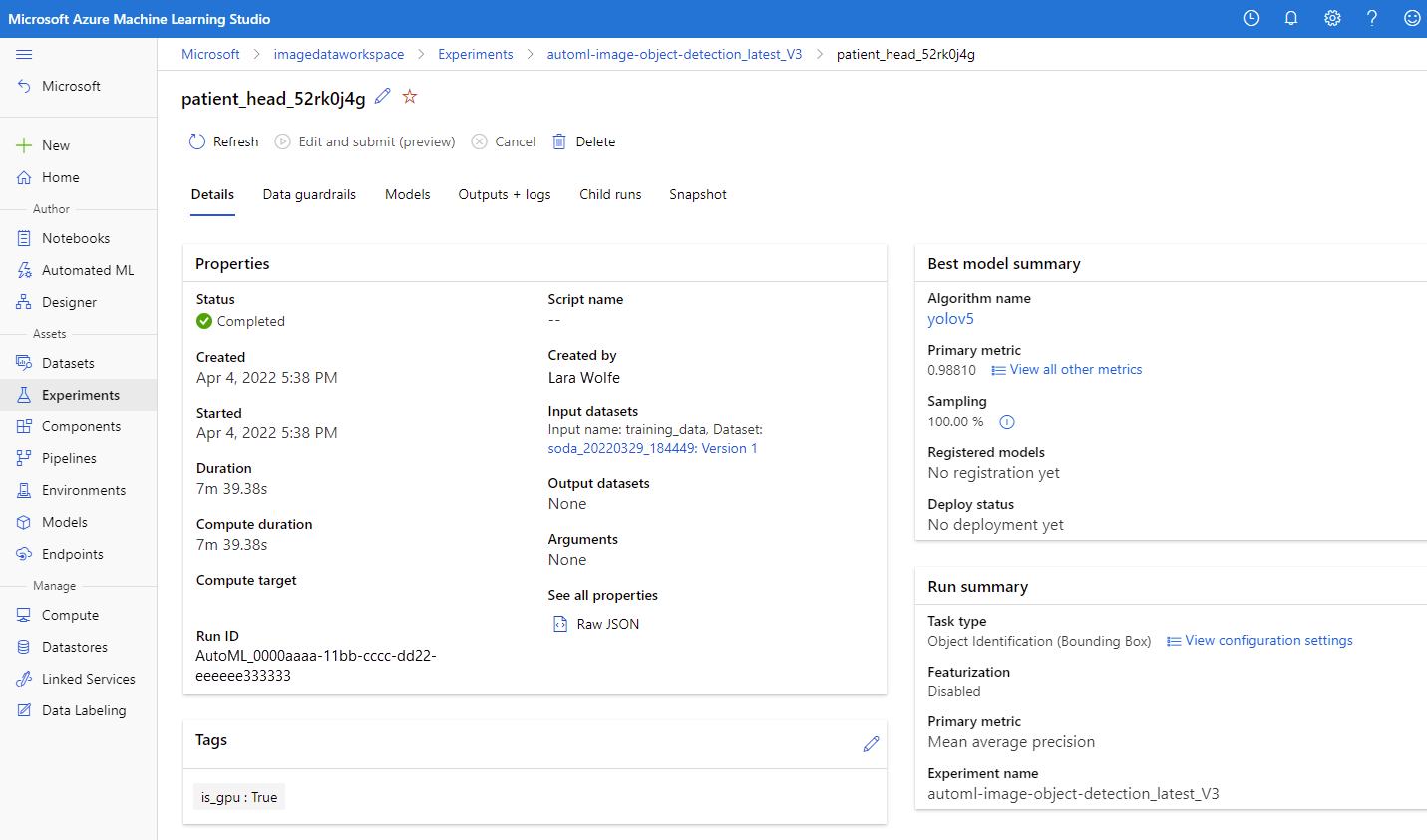 Uma captura de tela que mostra os detalhes do trabalho do experimento concluído no estúdio do Azure Machine Learning.