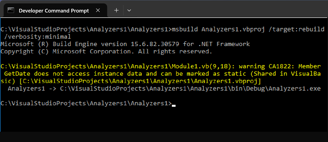 Captura de tela que mostra a saída do MSBuild com uma violação de regra em um prompt de comando do desenvolvedor.