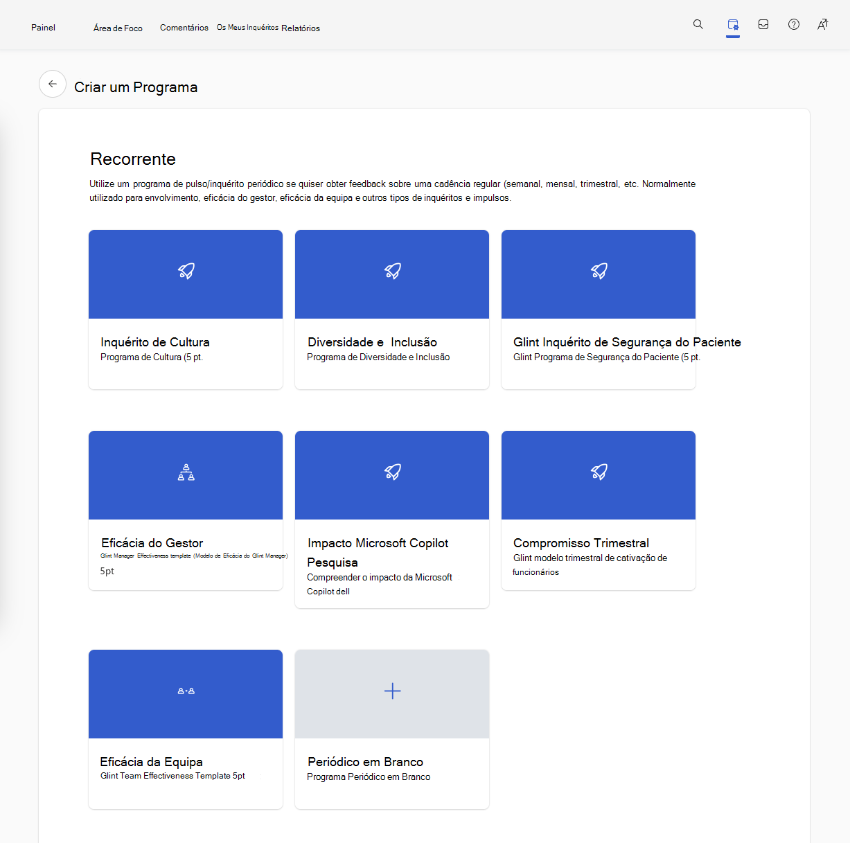 Captura de ecrã a mostrar Viva Glint modelos de inquérito periódicos disponíveis para administradores.