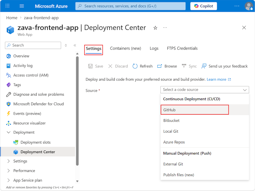 Captura de ecrã que mostra como escolher a fonte de implementação para a aplicação web frontend no portal Azure.