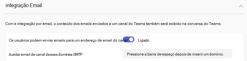 Captura de tela das configurações de integração de email do Teams no centro de administração do Teams.