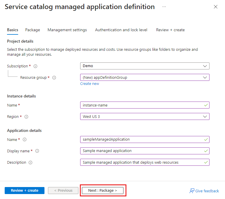 Captura de ecrã do separador Noções Básicas no formulário para criar uma definição de catálogo de serviços. 