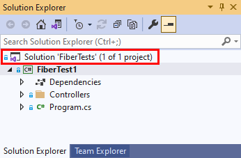 Captura de ecrã de uma solução aberta no 'Solution Explorer' no Visual Studio 2019.