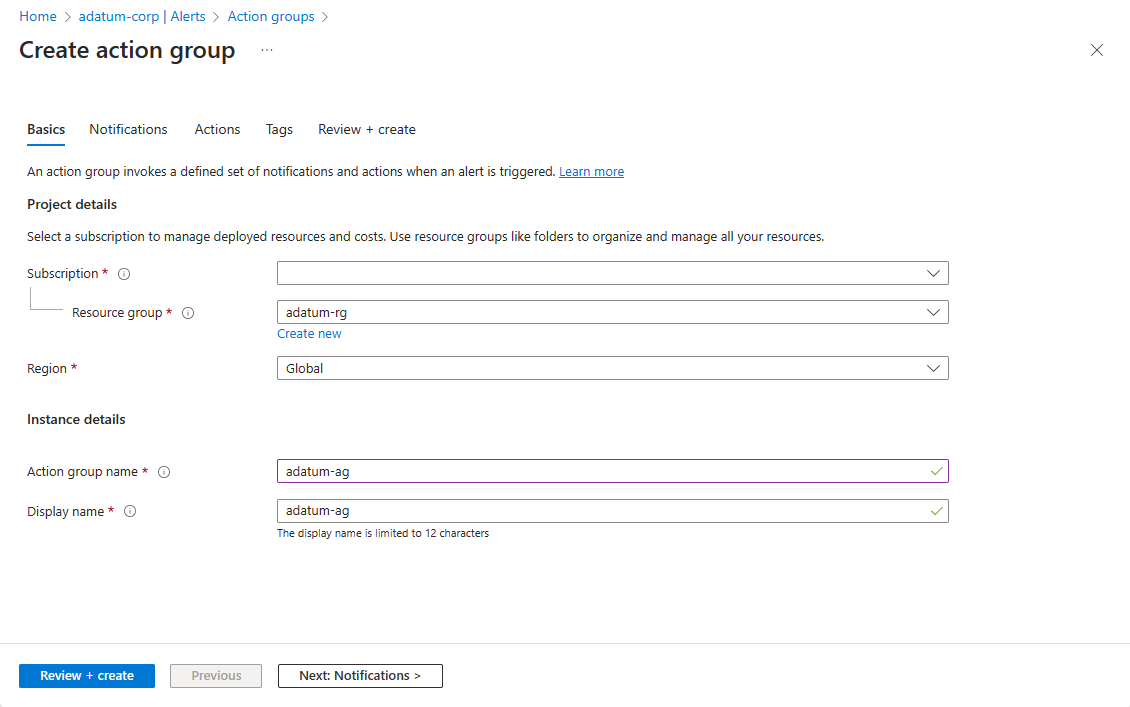 Captura de ecrã do portal do Azure a mostrar a página Criar grupo de ações com o separador Noções básicas selecionado.