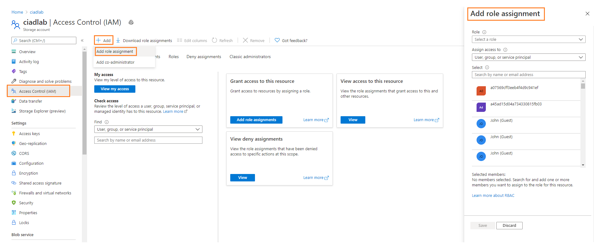 Captura de ecrã a mostrar o portal do Azure enquanto adiciona uma atribuição de funções.