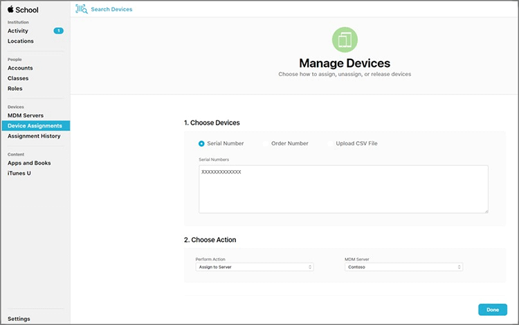 Screenshot do portal Apple School Manager com opção de atribuição de dispositivos selecionado