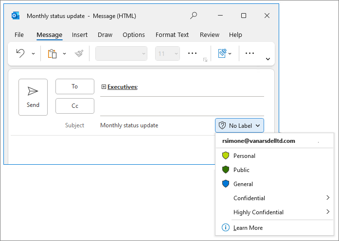 Captura de ecrã a mostrar as etiquetas de confidencialidade na linha Assunto do Outlook.