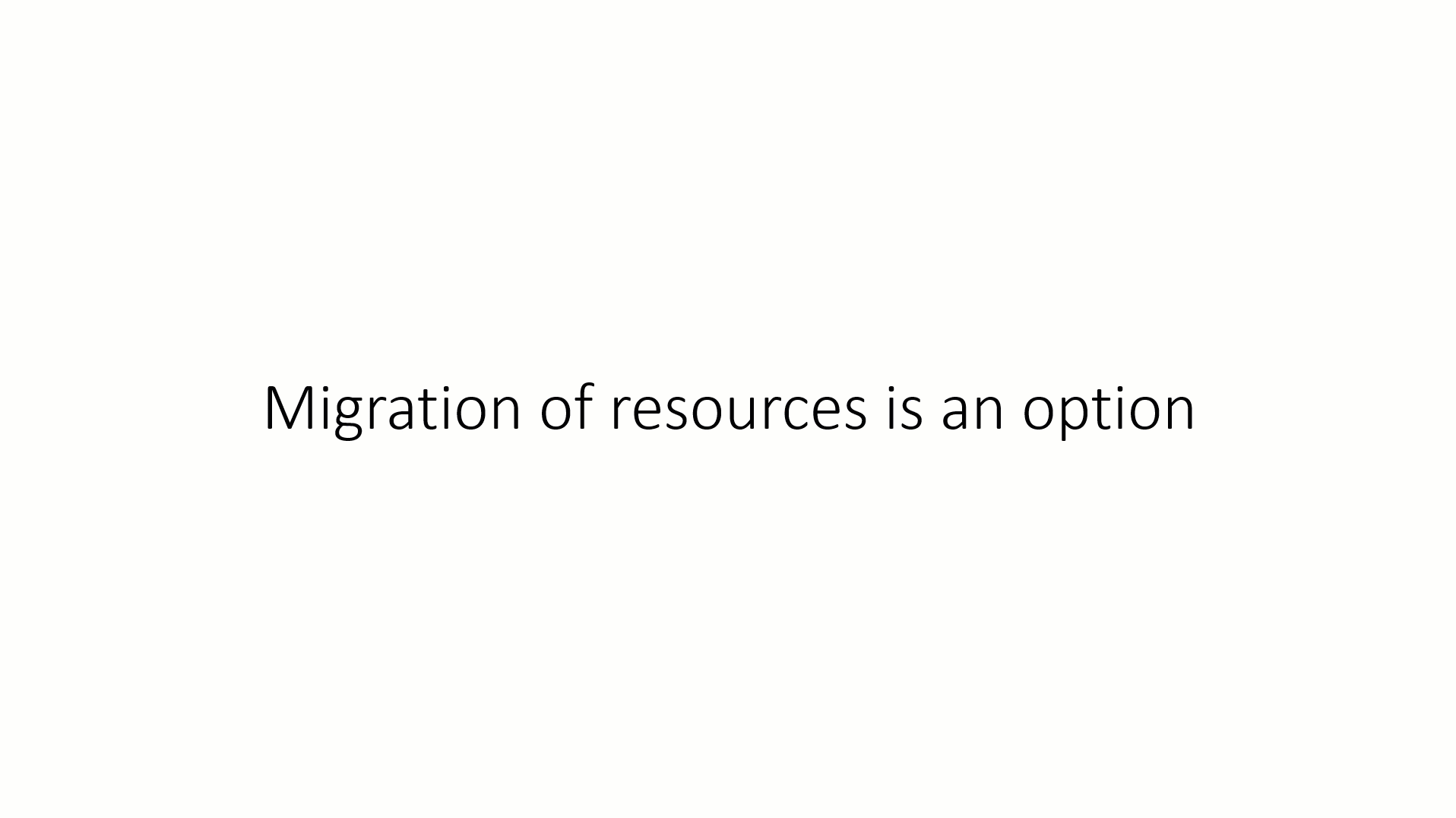 Uma animação das etapas para criar um novo cluster em um novo domínio usando o Assistente para Migração de Cluster, incluindo a desativação do cluster antigo.