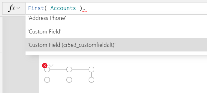 Bara de formule Studio care arată utilizarea numelui logic cr5e3_customfieldalt pentru a dezambigua cele două versiuni de „Câmp personalizat”.