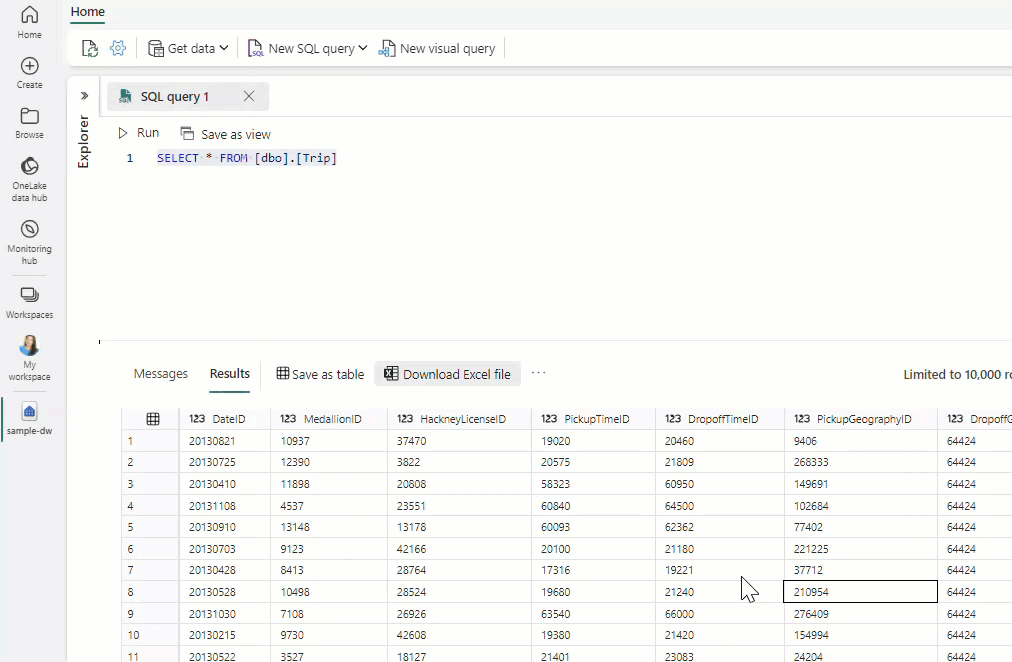 GIF animat care arată cum să exportați rezultatele interogării pentru un depozit de date în Microsoft Fabric.