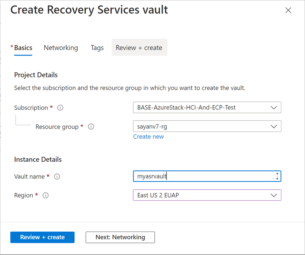 Снимок экрана: создание хранилища Служб восстановления в портал Azure для ресурса кластера Azure Stack HCI.