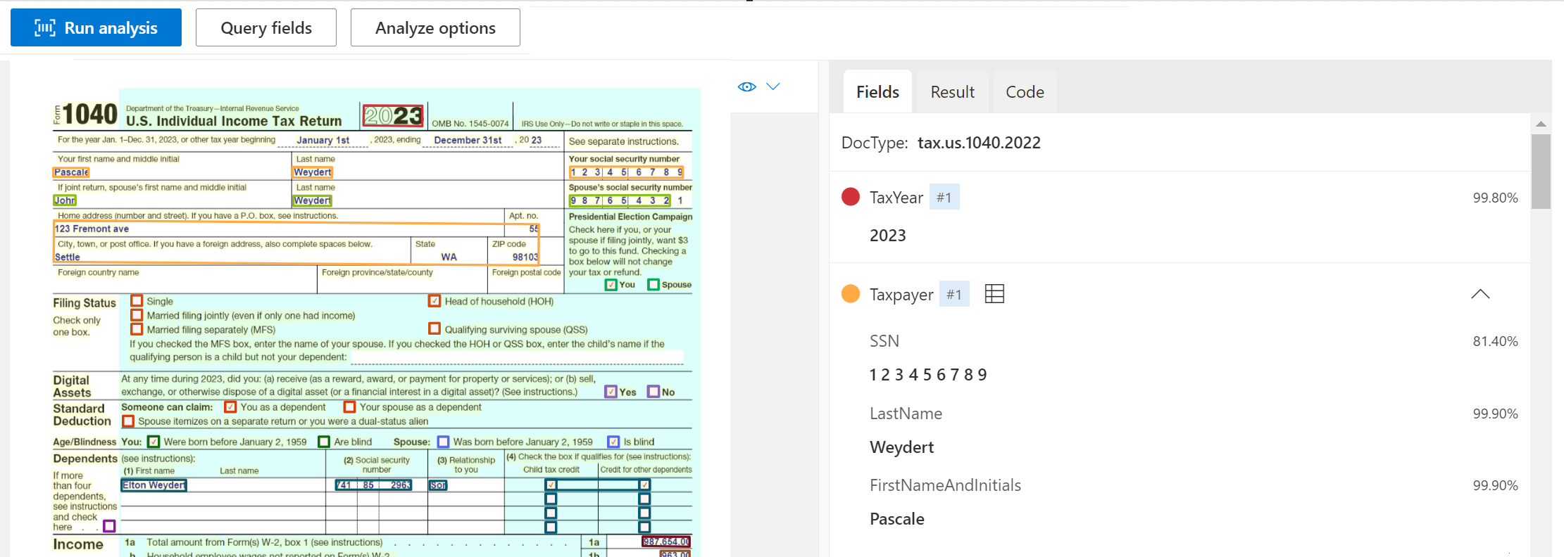 Снимок экрана: анализ модели налоговой формы в США 1040 с помощью Document Intelligence Studio.