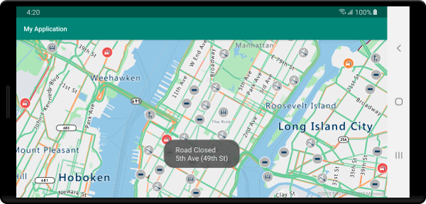 На карте отображается информация о дорожном движении в реальном времени и всплывающее сообщение со сведениями о ДТП.