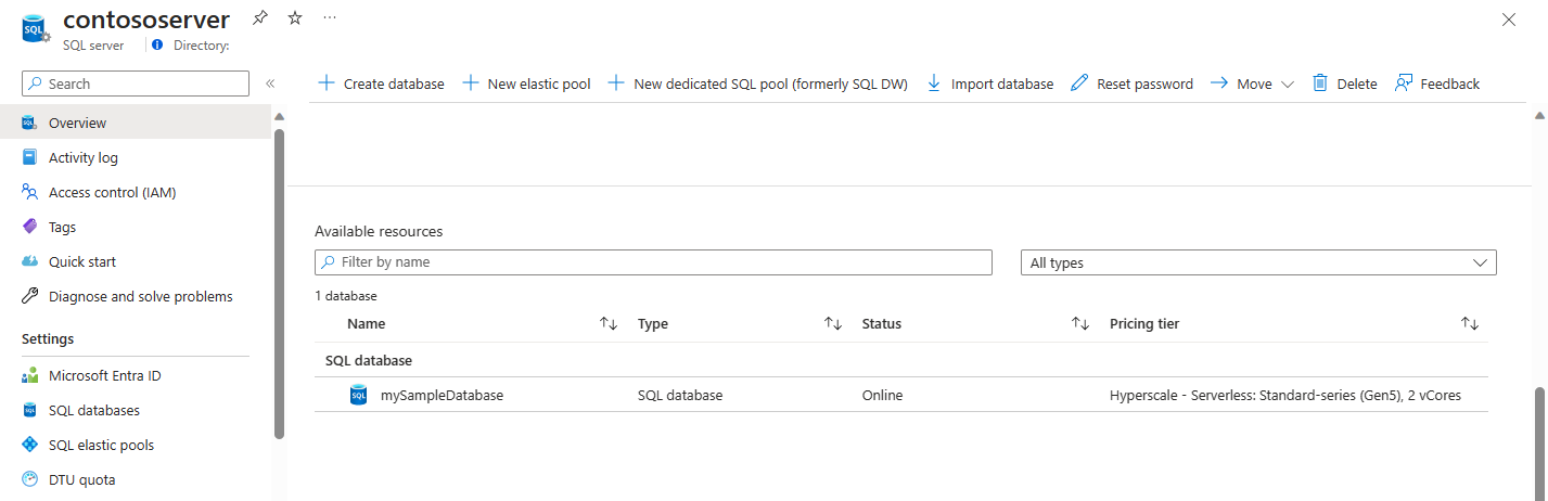 Снимок экрана: панель обзора логического сервера в Azure SQL Базе данных. Список баз данных появится в нижней части панели.
