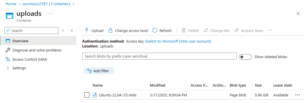 Снимок экрана: загруженный VHD-файл в учетной записи хранения Azure.