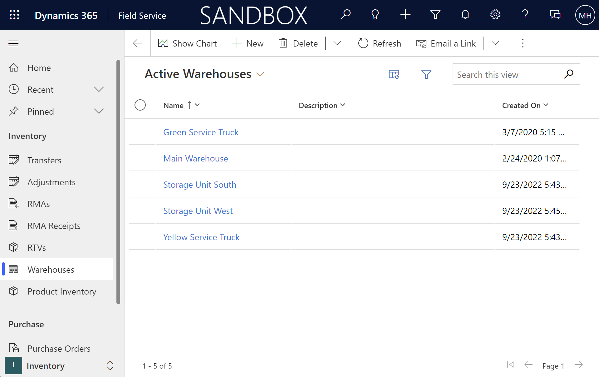 Снимок экрана представления активных складов со списком складов в Field Service.