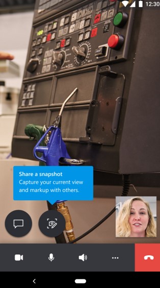 Снимок экрана мобильного приложения Dynamics 365 Remote Assist со всплывающим уведомлением для технического специалиста.