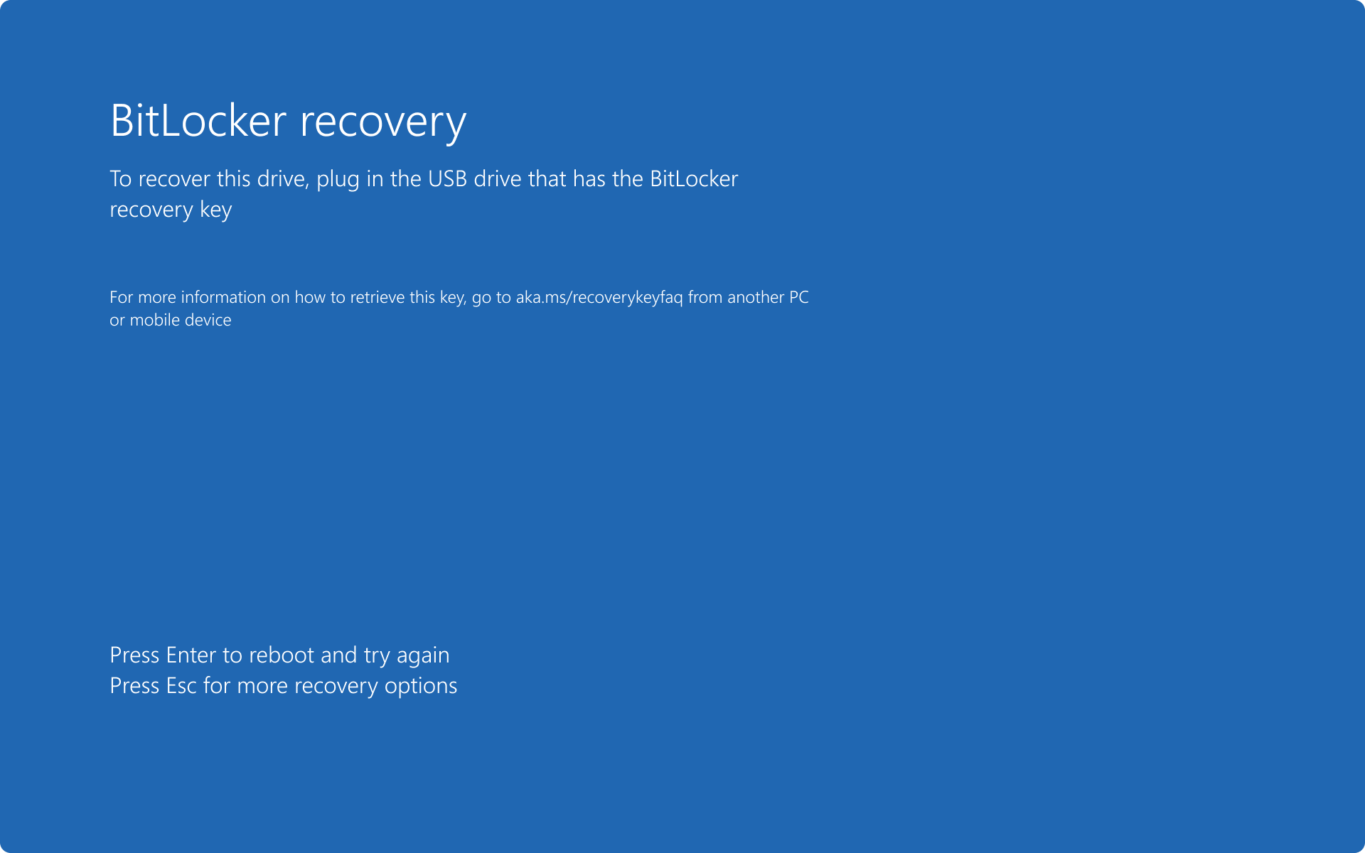 Снимок экрана: экран восстановления BitLocker с запросом на подключение USB-накопителя с помощью ключа восстановления.