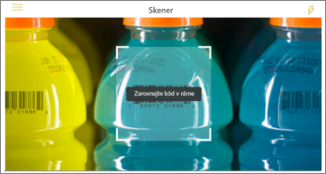 Snímka obrazovky skenovania čiarového kódu produktu, ktorý zobrazuje skener nad čiarovým kódom farebného nápoja.