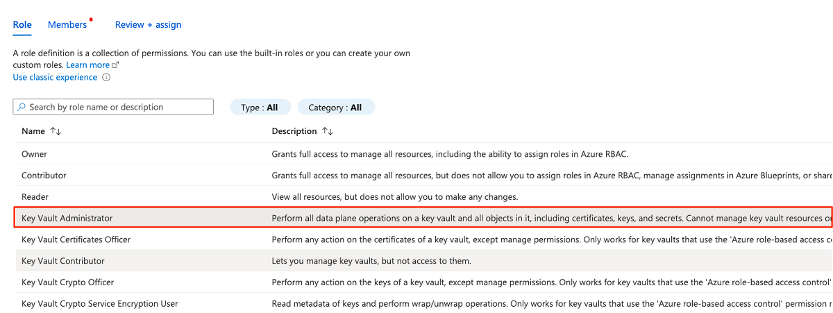 Skärmbild som visar hur du söker efter rollen Key Vault-administratör.