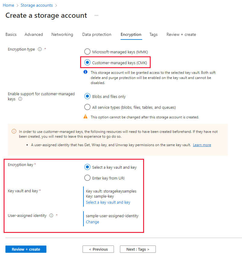 Skärmbild som visar hur du konfigurerar kundhanterade nycklar för ett nytt lagringskonto i Azure Portal.