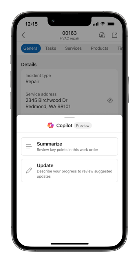 Mobil enhet som visar Copilot-kontrollen med alternativ för att sammanfatta och uppdatera arbetsorder.