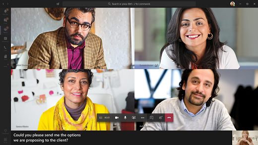 Skärmbild av fem personer i ett Microsoft Teams-möte med hjälp av live-undertexter.