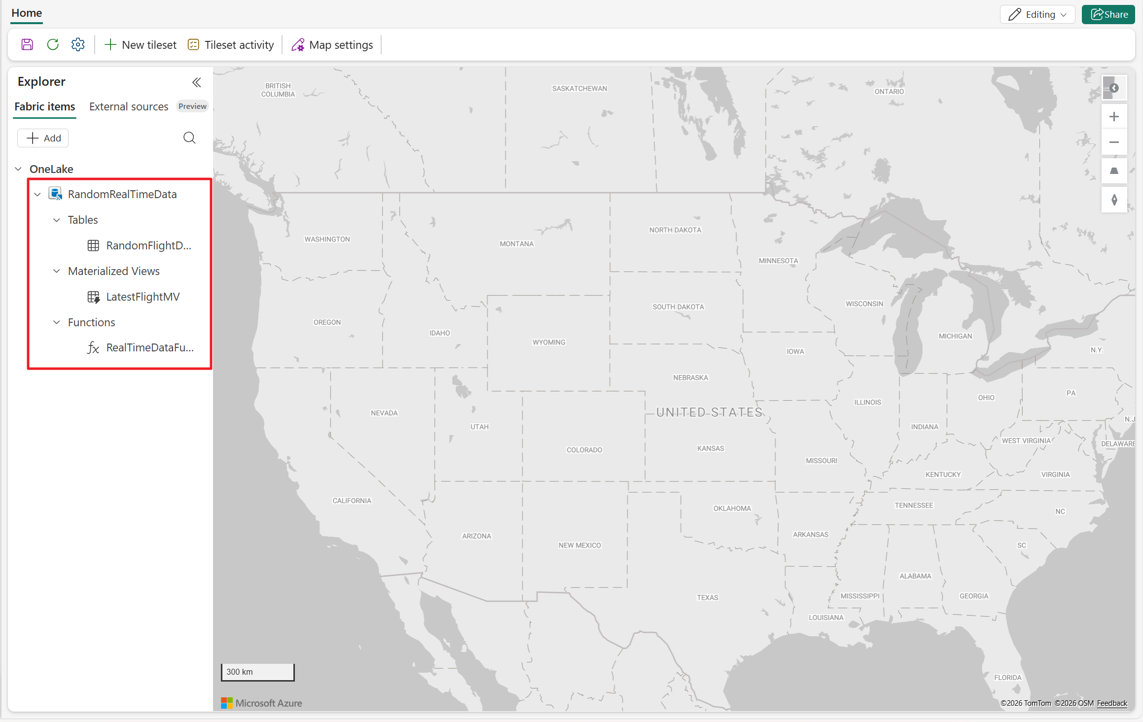 สกรีนช็อตของบานหน้าต่าง Explorer ใน Fabric Maps ที่แสดงแท็บ รายการ Fabric พร้อมฐานข้อมูล OneLake ที่ขยาย ลําดับชั้นของฐานข้อมูลจะแสดงส่วนที่ยุบได้สามส่วน ได้แก่ ตาราง มุมมองที่เป็นรูปธรรม และฟังก์ชัน