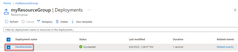 Azure portal ekran görüntüsü, blanktemplate dağıtımının seçili olduğu dağıtım geçmişini göstermektedir.