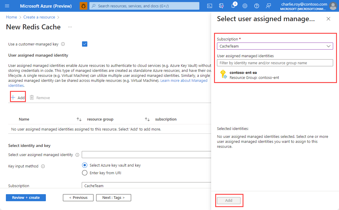 Azure Yönetilen Redis'te müşteri tarafından yönetilen anahtar şifrelemesi için kullanıcı tarafından atanan yönetilen kimlik seçimi bölmesinin ekran görüntüsü.