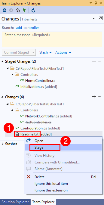 Visual Studio 2019'da Takım Gezgini'nin 'Değiştir' görünümündeki dosyalar için 'Aşama' seçeneğinin olduğu bağlam menüsünün ekran görüntüsü.
