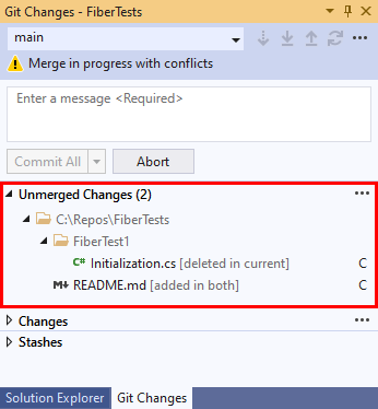 Visual Studio'nun Git Değişiklikleri penceresinde birleştirme çakışmaları olan dosyaların ekran görüntüsü.