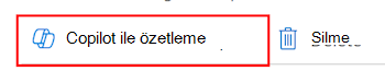 Microsoft Intune ve Intune yönetim merkezinde bir ayarlar kataloğu ilkesinde Copilot ile Özetle özelliğinin nasıl seçildiğini gösteren ekran görüntüsü.