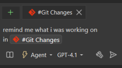 Kaydedilmemiş değişiklikleri analiz etmek için #changes referansını kullanan bir yönlendirme ile Copilot Chat giriş alanının ekran görüntüsü