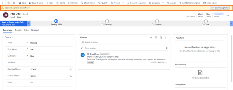 Відкрийте потенційного клієнта зі списку та виберіть Переглянути можливі дублікати