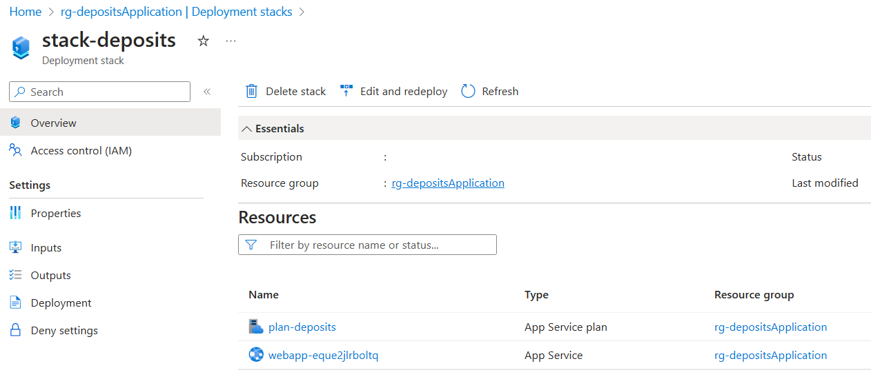 Знімок екрана порталу Azure, на якому показано властивості стека розгортання, зокрема керовані ресурси.