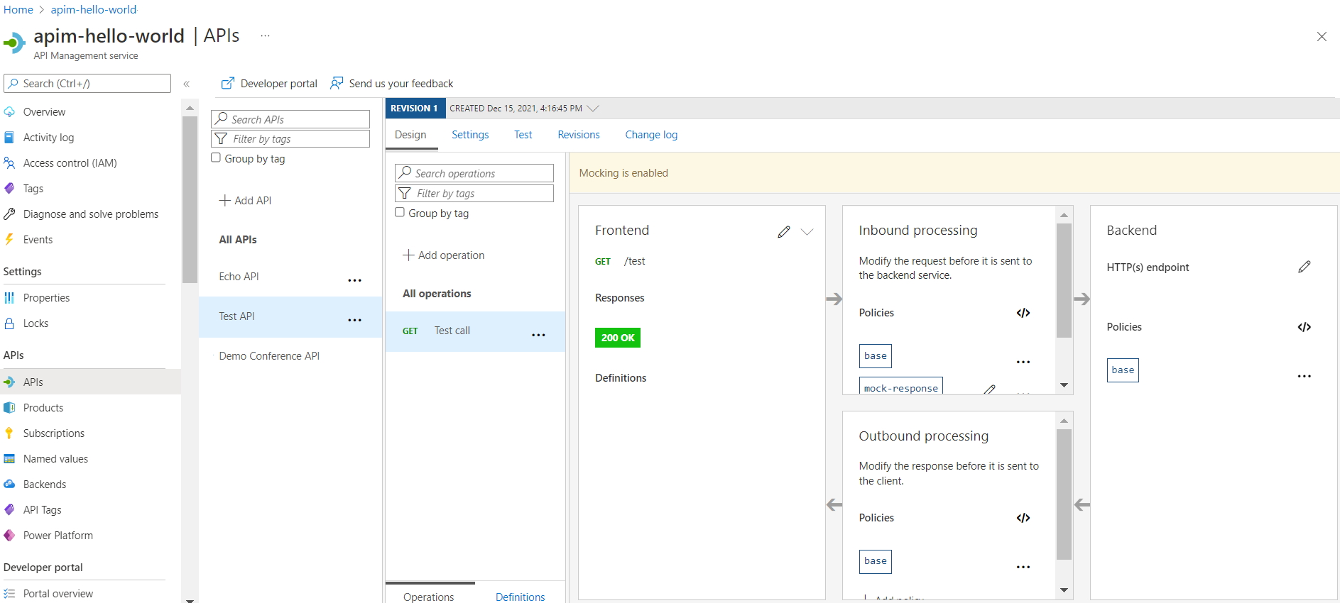 显示 Azure 门户中的“API”页的屏幕截图。