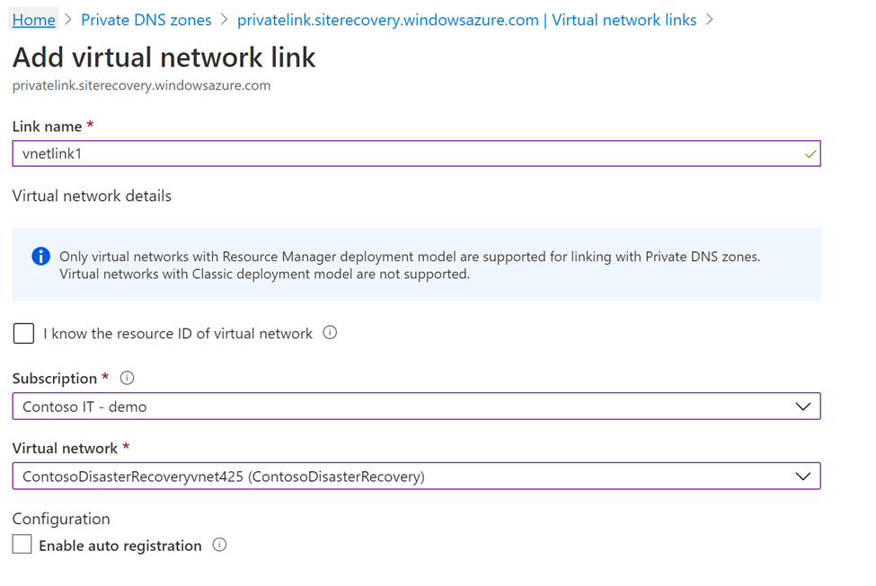 显示用于在 Azure 门户中添加具有链接名称、订阅和相关虚拟网络的虚拟网络链接的页面。