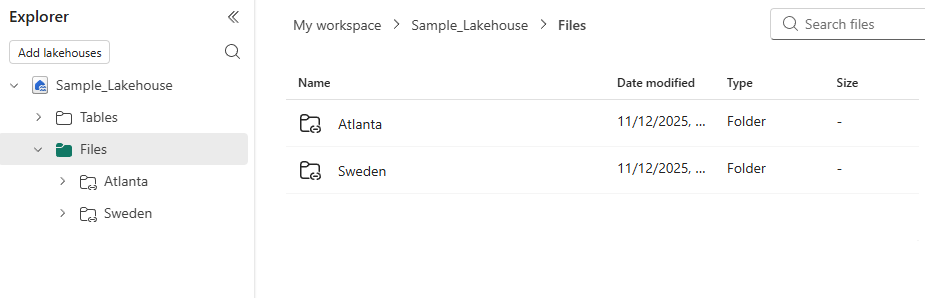 屏幕截图显示 Lakehouse 浏览器视图，其中包含显示快捷符号的文件夹列表。