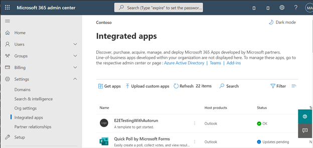 Microsoft 365 管理中心上的“集成应用”页，其中突出显示了“上传自定义应用”操作。