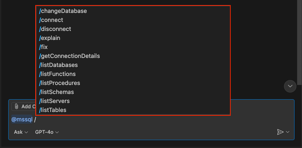 GitHub Copilot 聊天中 MSSQL 扩展的第一组斜杠命令选项的屏幕截图。