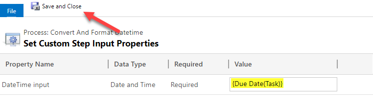 设置自定义步骤输入属性，显示日期时间输入属性的“值”字段设置为 {Due Date(Task)}，并突出显示“保存并关闭”按钮。